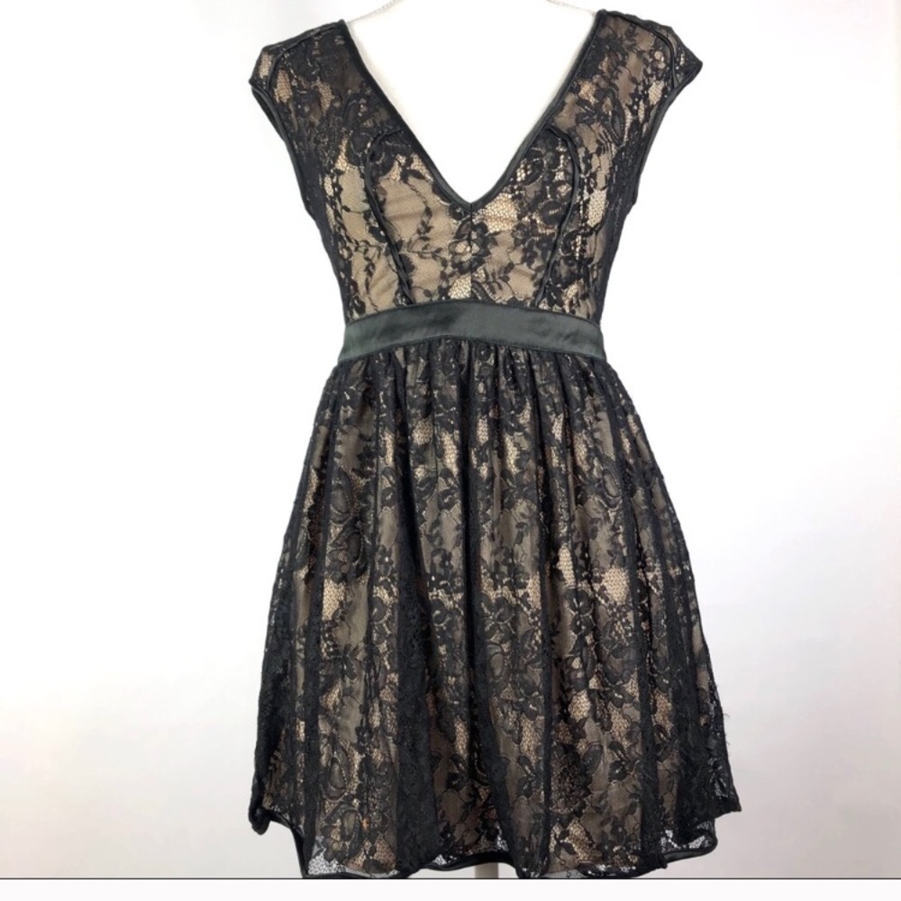Mustard Seed Cream & Black Dress 👗Size Small